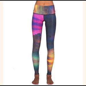 LIKE NEW Teeki leggings